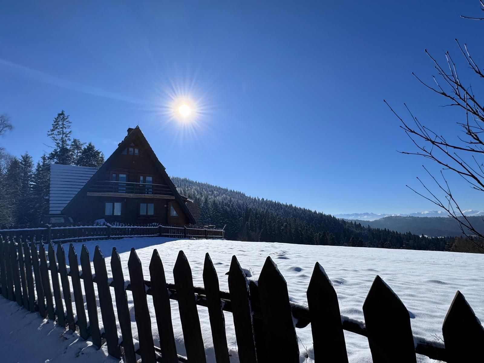 Wycieczka na Maciejową zimą — szlak i widoki
